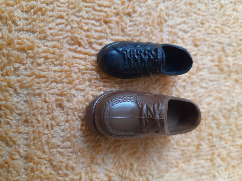 2 pojedyncze buty dla lalki Ken Doll shoes czarny brązowy Mattel vintage retro