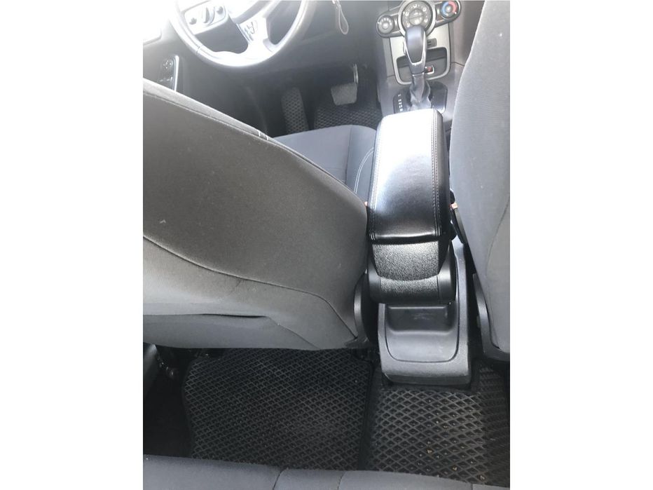 Підлокітник чорний Niken для Ford Fiesta 2008-2017 рр.