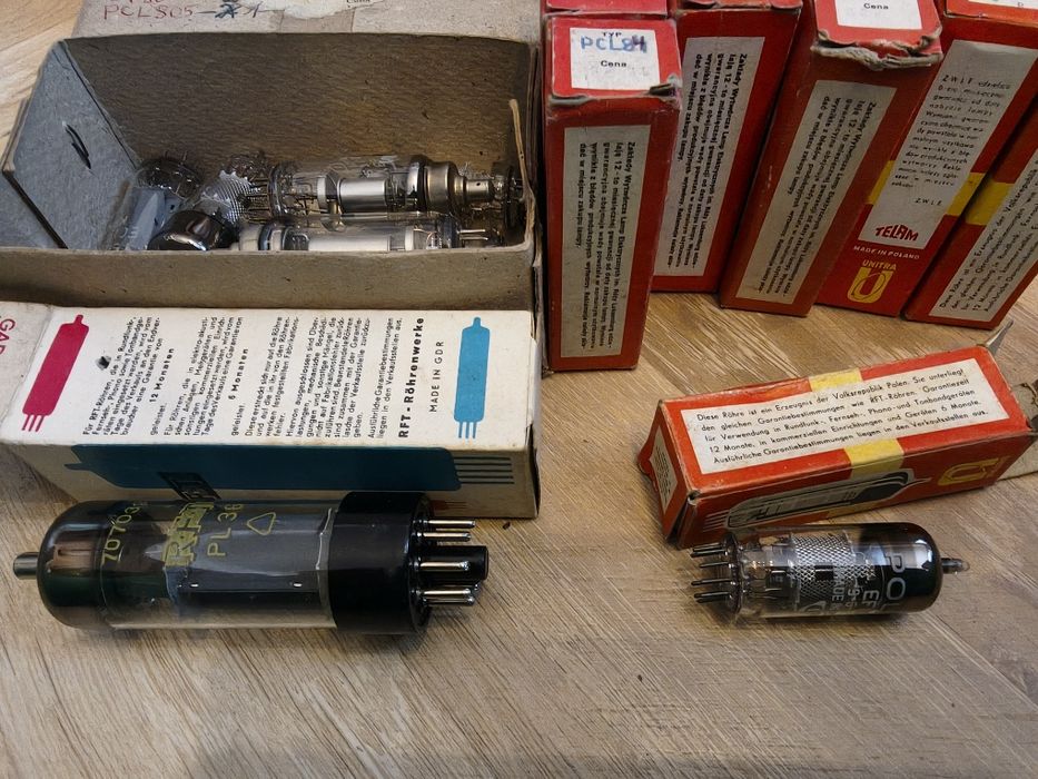 Zestaw lamp elektronowych