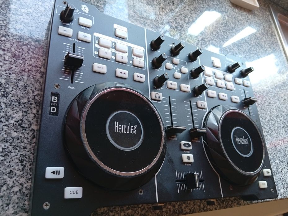 DJ mixer Hércules