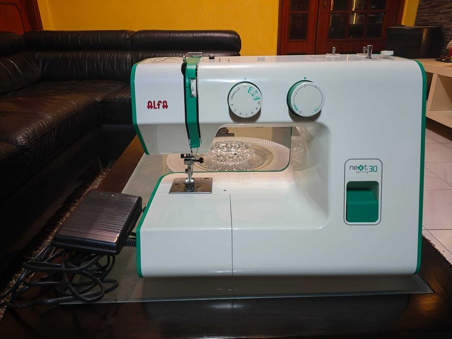 vendo ou troco Máquina de Coser Alfa NEXT30 Spring nova