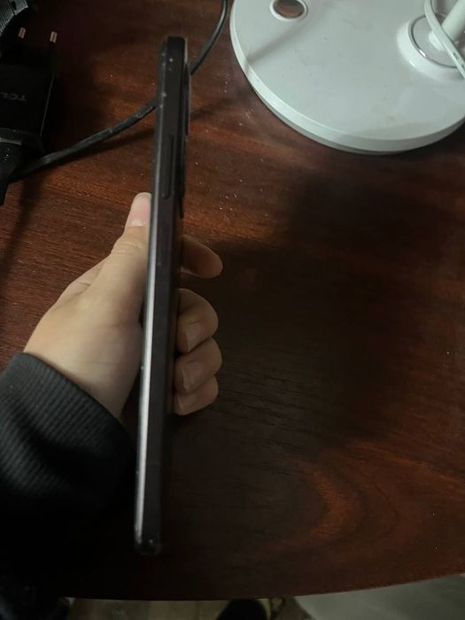 Два телефона OPPOA3X та Redmi 8a