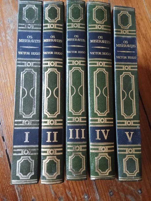 Coleção de livros "Os Miseráveis"