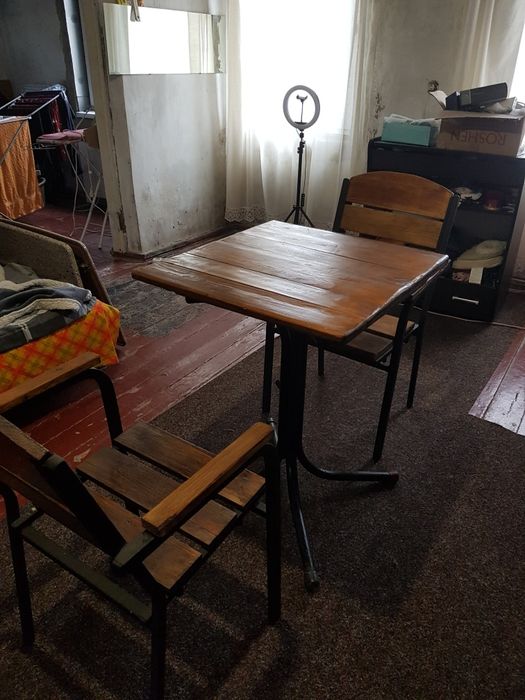 Продам дерев'яні столи та стільці