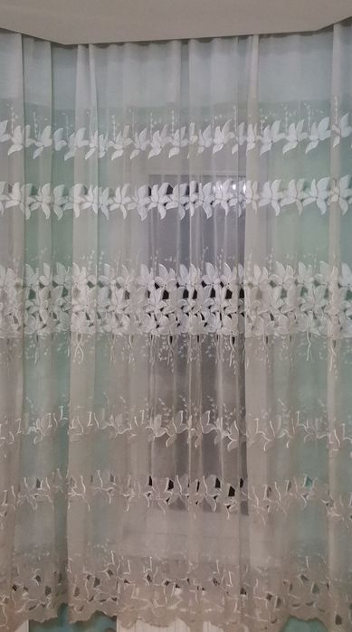 Шикарная белая тюль с вышивкой