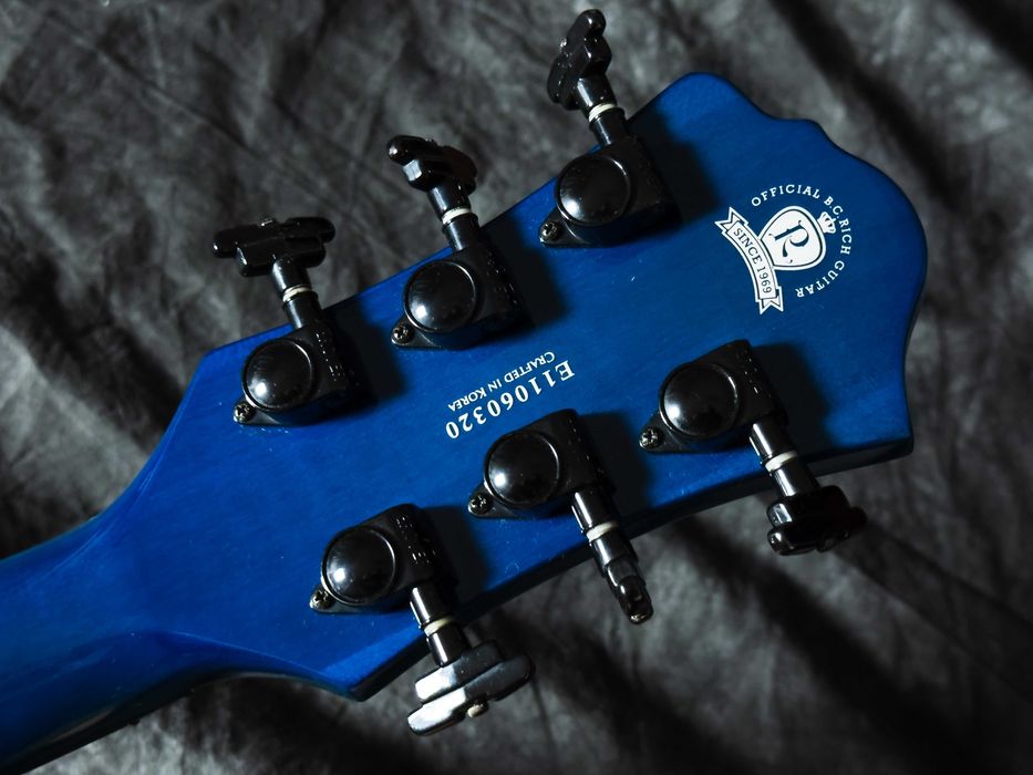 B.C. Rich Mockingbird ST 2006 - Trans Blue