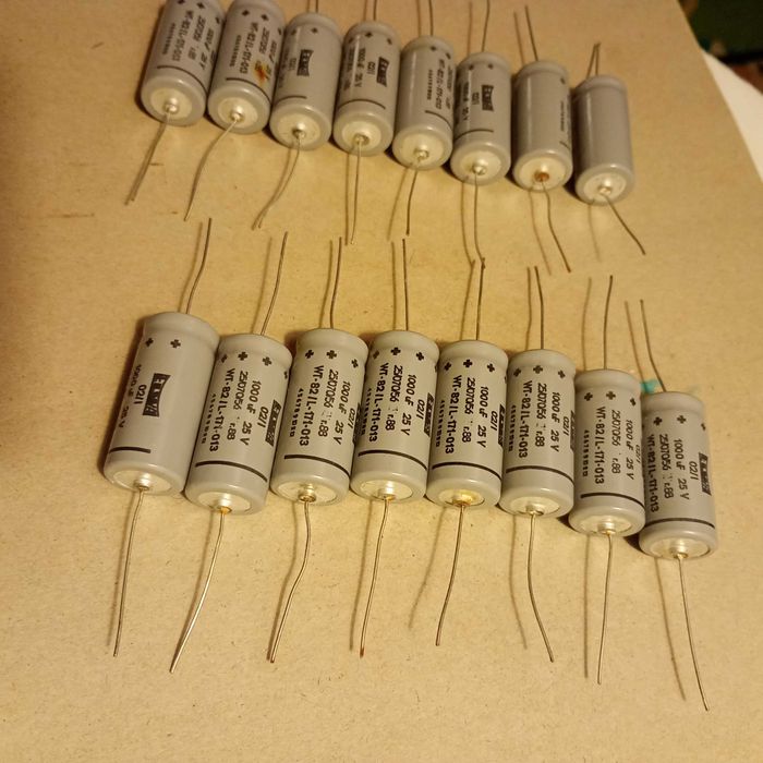 Kondensator osiowy Elwa 1000uF 25V 17 szt.