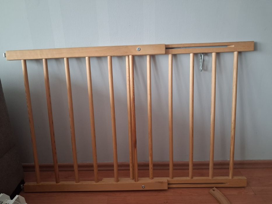 Bramka zabezpieczejaca na schody drzwi 72-122cm Wys. 68cm