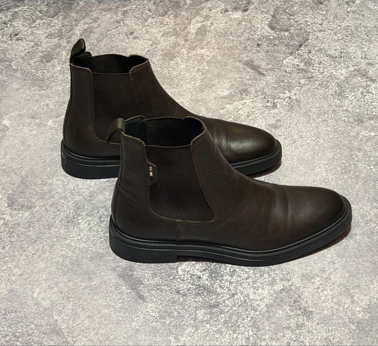 Челсі Boss, оригінал, 42. Bally,zegna,tods