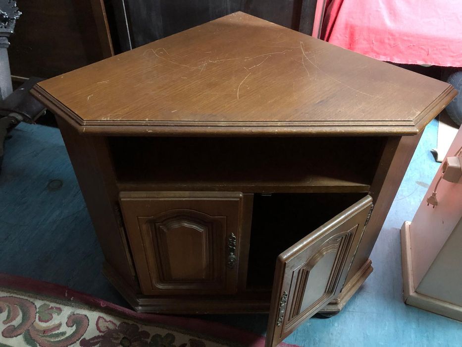 Vários móveis antigos