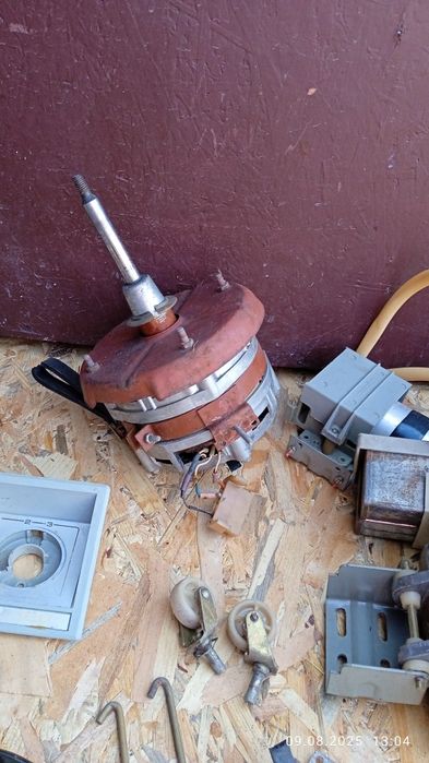 На разборку - стиральная машинка АУРИКА 120-1. ОБА двигателя