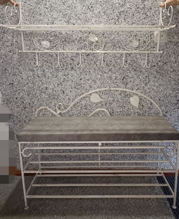 Кований передпокій. Пуф + вішак
Передпокій складається з банкетки і на