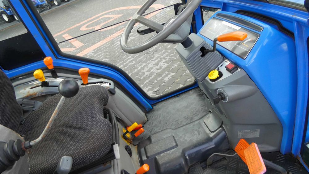 Zestaw zimowy Traktorek ISEKI TH 4290 AHL 4x4 Pług (221101.4) - Baras