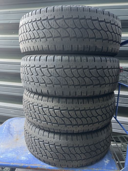 Продам кимплект коліс 235/65 r16 зима