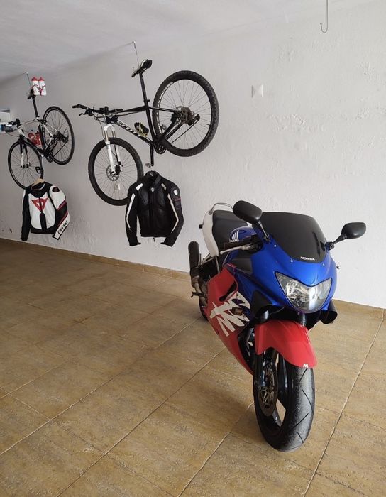 Cbr 600 f4 tricolor poucos kms