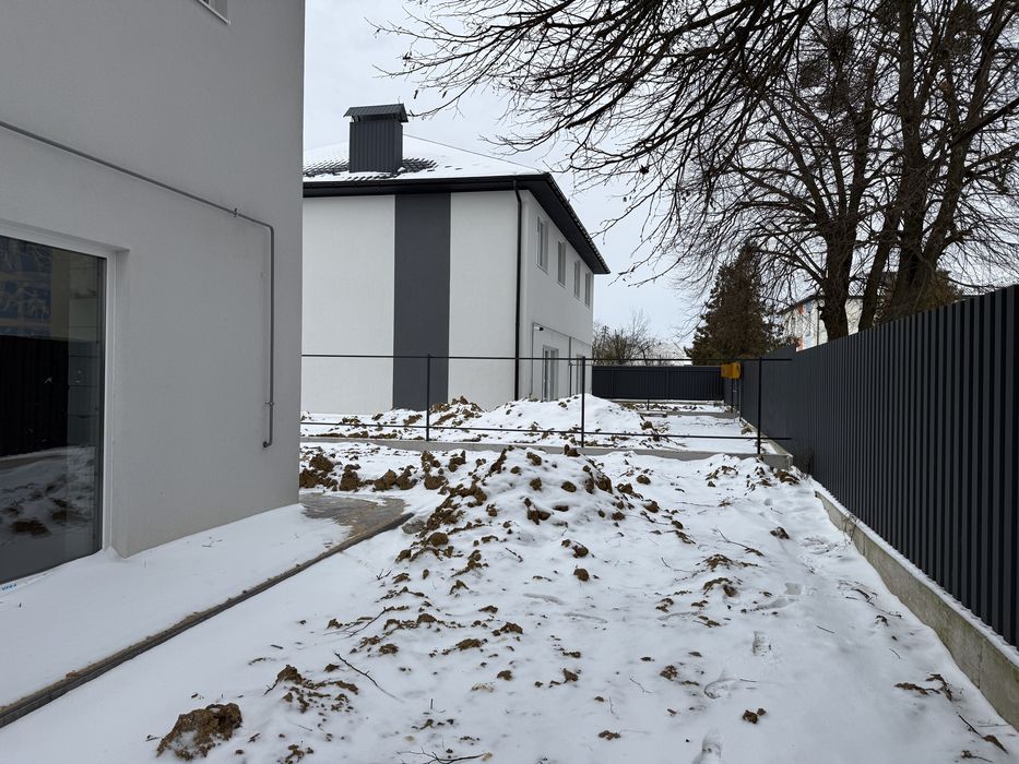 Продам дуплекс з гаражем