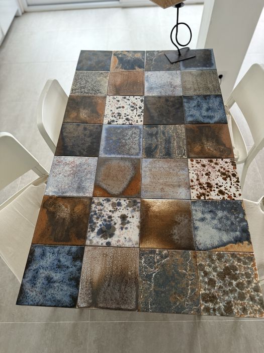 Mesa de jantar e 2 cadeiras