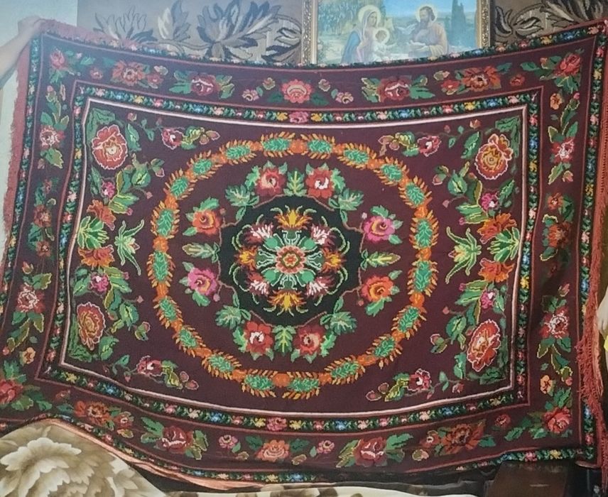 Продам вишитий килим і доріжки