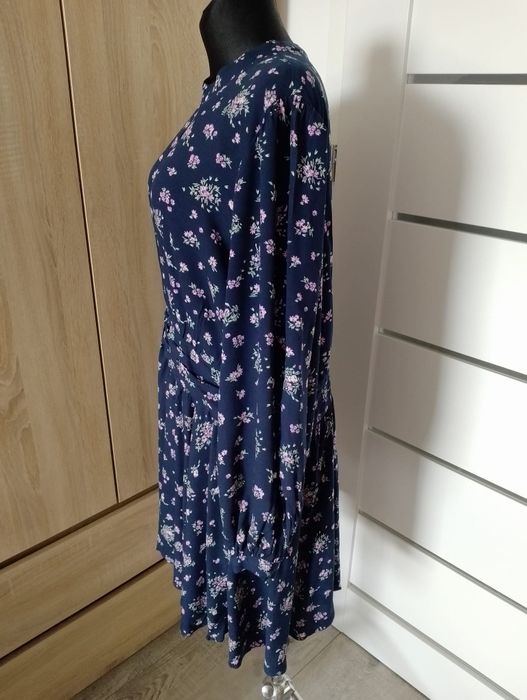 Nowa zwiewna sukienka 52