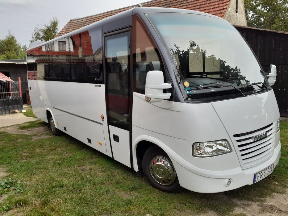 Przewóz osób w komfortowych warunkach  od 1 do 30 osób.