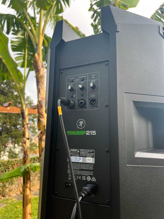 Amplificadores (Novos. Em excelente estado) + Tripés + Rolling Bags