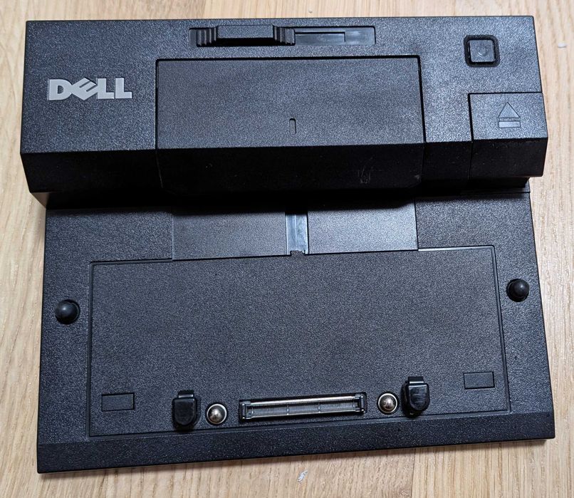 Laptop Dell Precision 3510 - uszkodzony, stacja dokująca