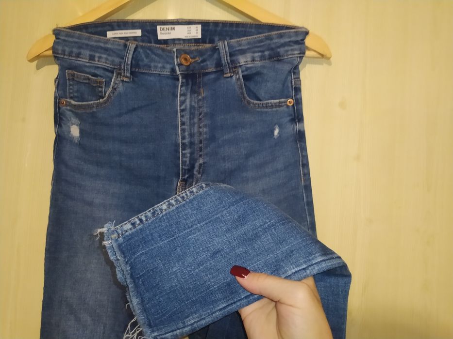 Продам женские джинсы