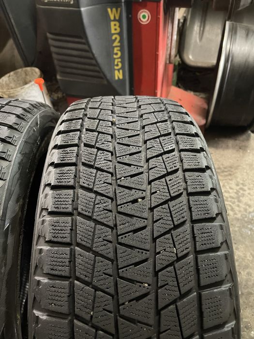 Продам комплект зимових шин 245/50 R20 Bridgestone Blizzak DM-V1