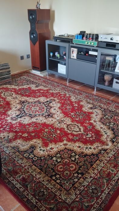 Vendo tapete oriental Keshan em muito bom estado com 3.00m por 2.00m pode ser visto na minha residência cem conprumiso