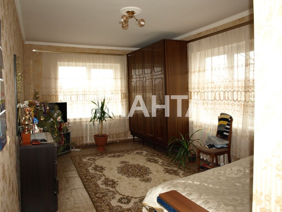 Хозяйский дом в Фонтанке в жилом состоянии. Застроенный район