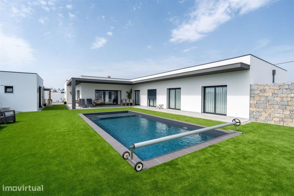 Moradia T4 Térrea de Arquitetura Moderna em Pataias | Alcobaça