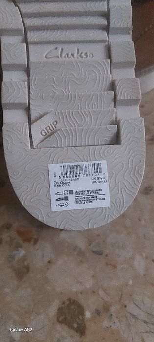 Продам новые зимние ботинки CLARKS  размер 42 ,5