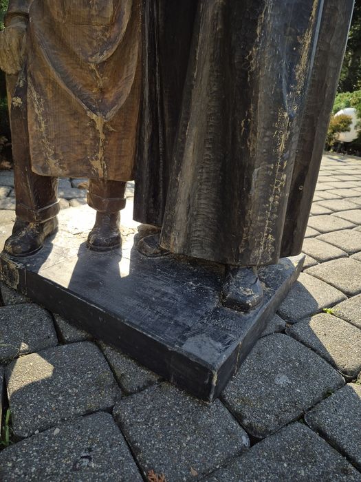 Duża rzeźba św Jana Bosko.