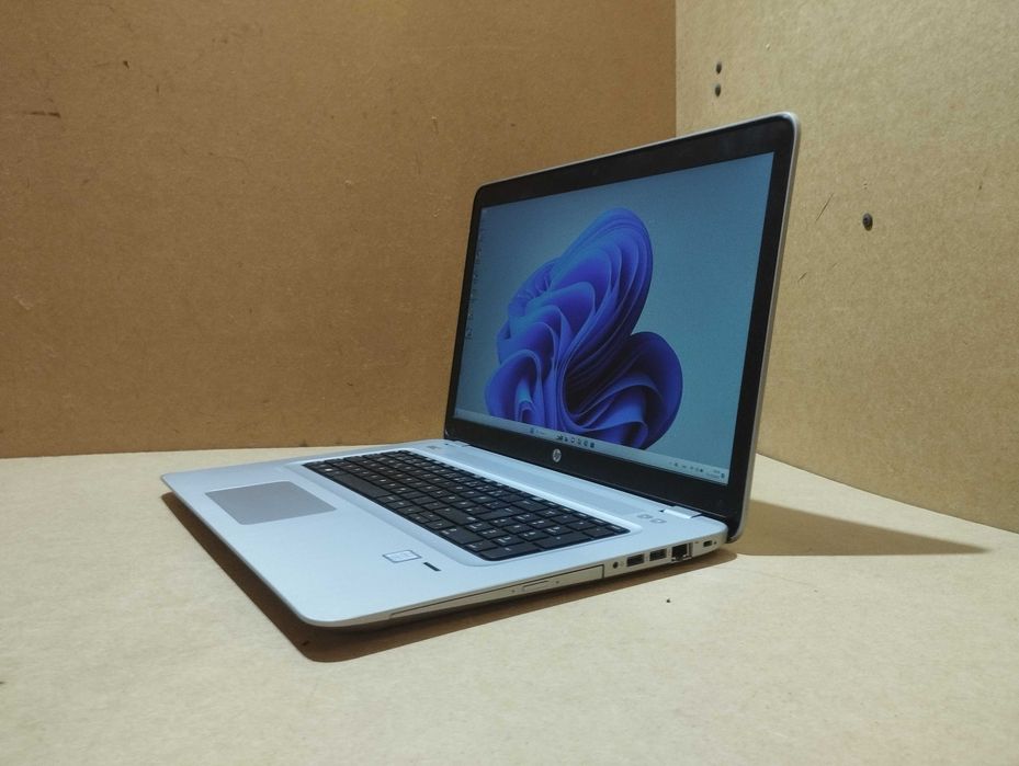 Ноутбук HP / 17.3"- FullHD / i7- 7500U / 8 DDR4 / 256 M.2 / 930MX- 2GB