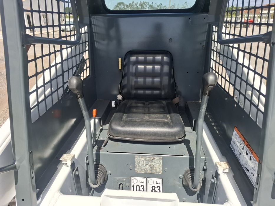 Mini carregadora Bobcat 753