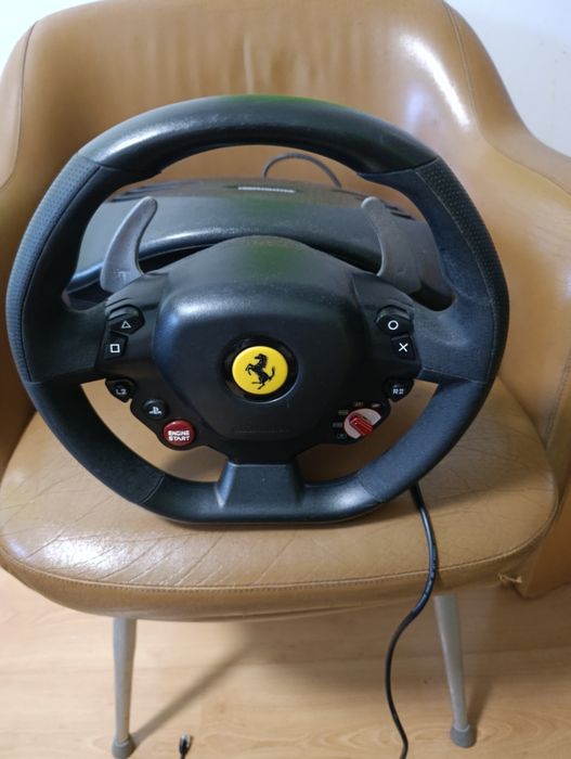 Volante Thrustmaster Ferrari + Pedais
