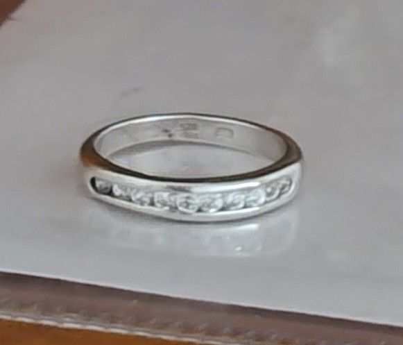 Srebrny pierścionek Yes