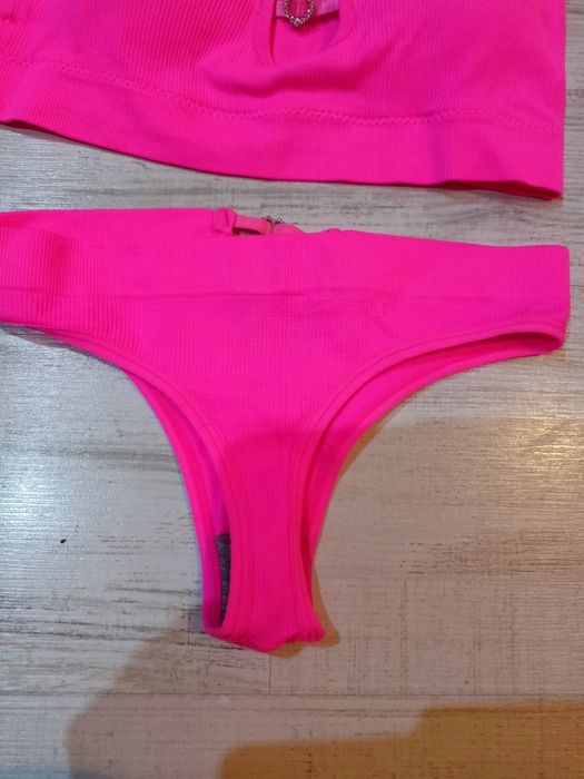 Komplet prążek neon róż