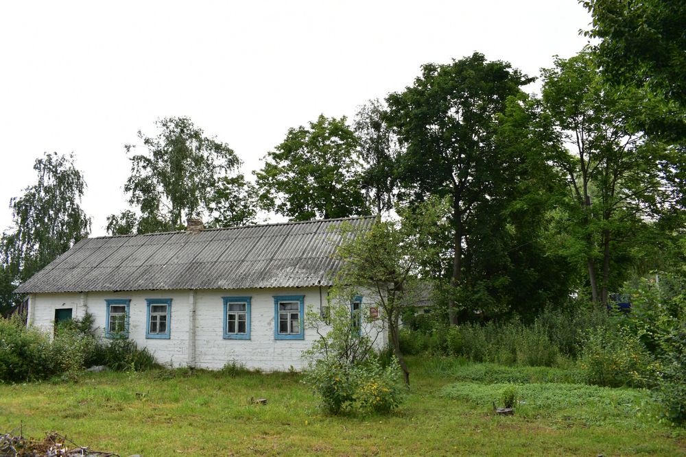 Продам будинок. 33 сотки Можна жити але потребує косметичного ремонту