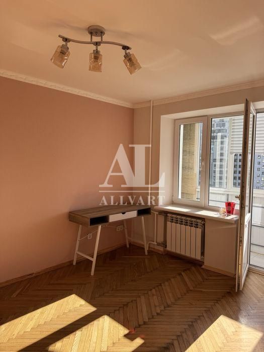 Продаж 2х кімнатної квартири з євроремонтом біля метро «Печерська"