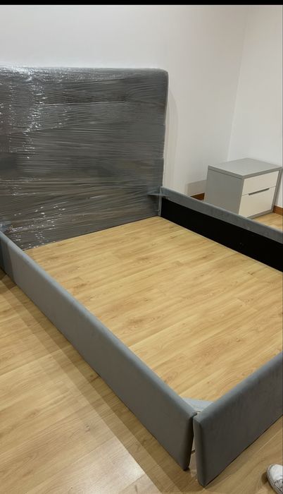 Mobiliário Completo Novo | Cama + Colchão + 2 Mesinhas + Aparador + Consola | Nunca Usado