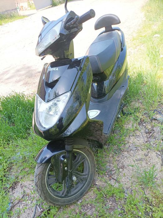 Продам электроскутер Yadea EM215 (2 кВт) в идеальном состоянии!