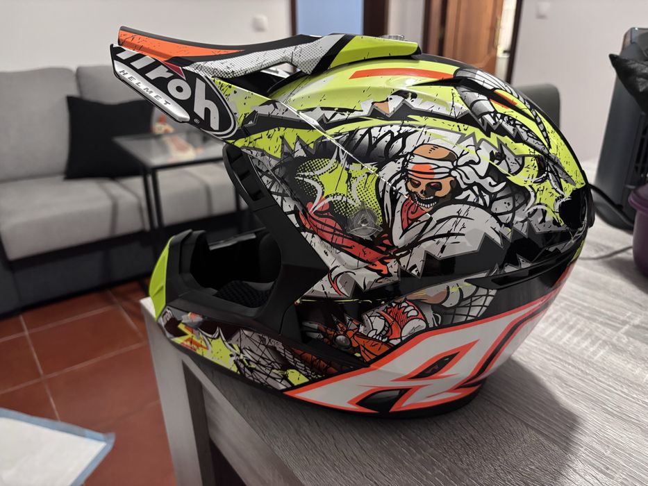 Capacete airoh.