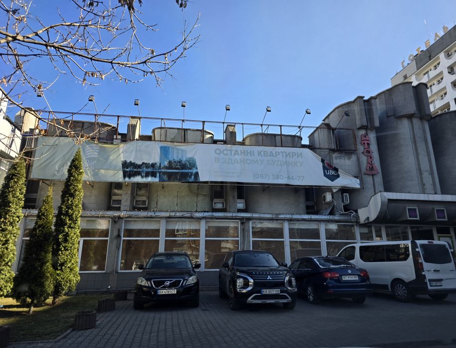 Центр. Фасадне приміщення!