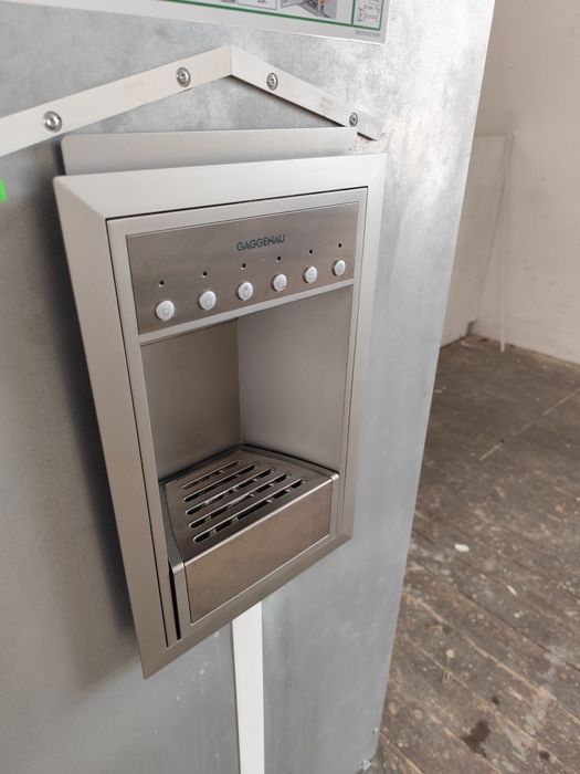 Zamrażarka z kostkarką do lodu Gaggenau RF463201 pod zabudowę 291 l.