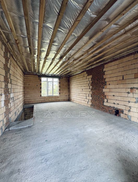 Продам сучасний таунхаус військбуд