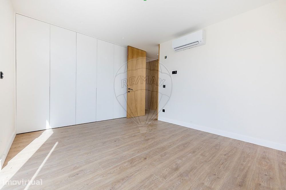 Moradia T4 para venda