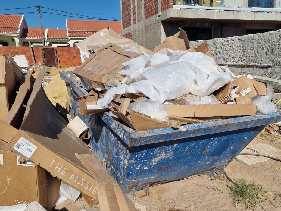 INFANTADO MATA do DUQUE HERDADE do ZAMBUJEIRO HERDADE de ALMADA SANTO ESTÊVÃO FOROS de ALMADA FOROS da CHARNECA e BARROSA contentores p/entulho e lixo