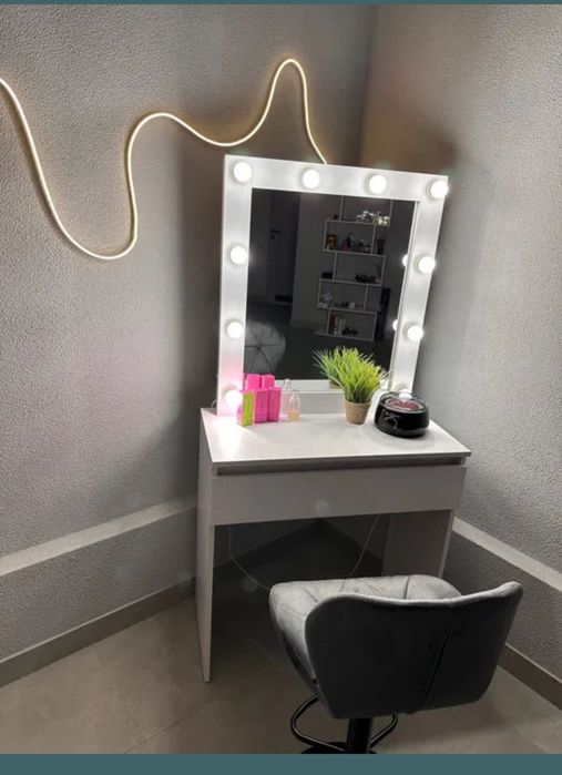 Стіл бровиста/візажиста