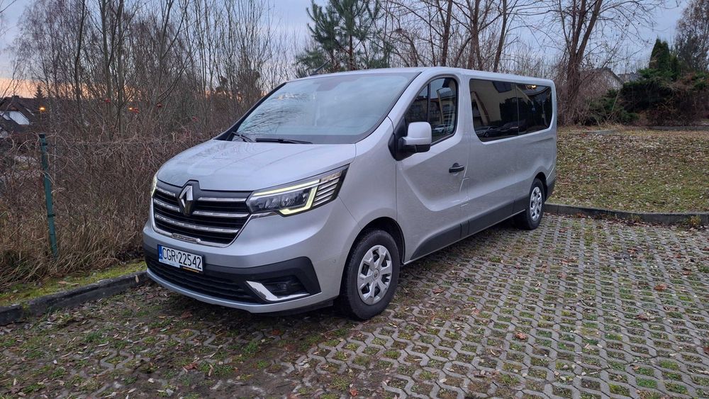 Wynajem wypożyczalnia bus Renault Trafic Long 8 miejsc transport osób